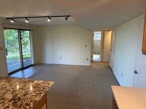 Building Photo - 2265 Vassar Dr