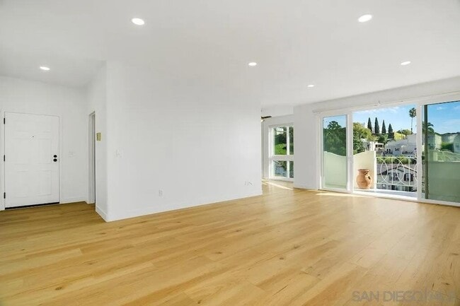 Foto del edificio - 3217 Columbia St