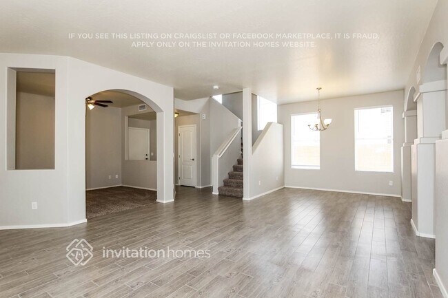 Building Photo - 14758 W Columbine Dr