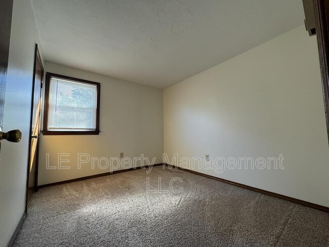 Building Photo - 172 Rethal St