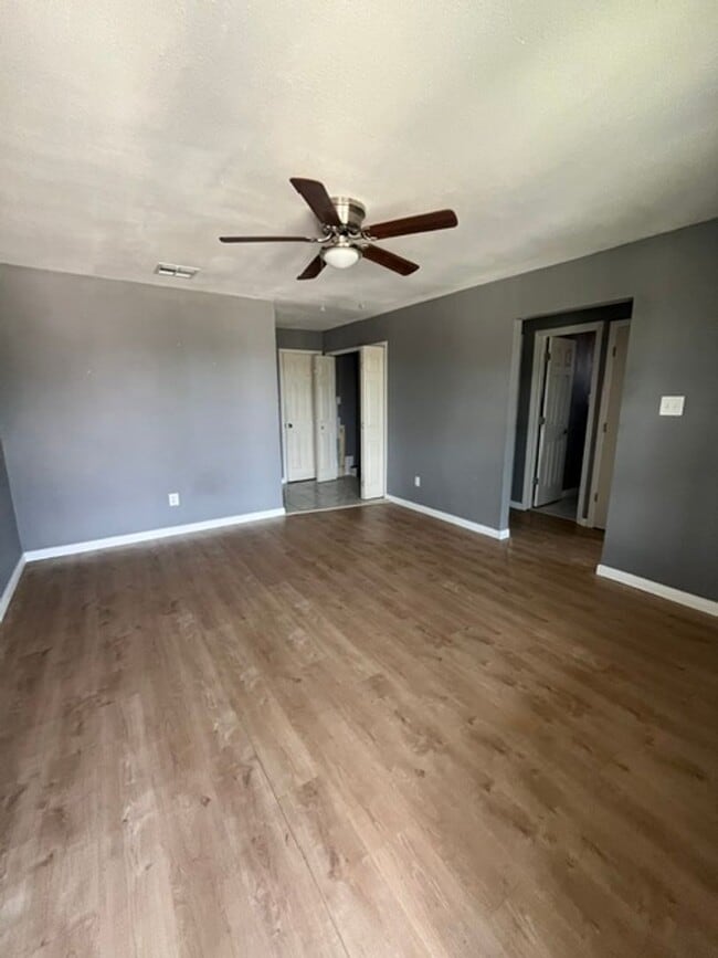 Building Photo - 3303 Toledo Dr