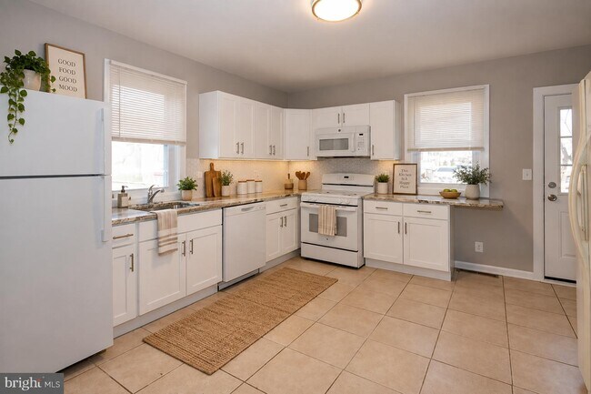 COCINA AMUEBLADA - 106 Haines Ave