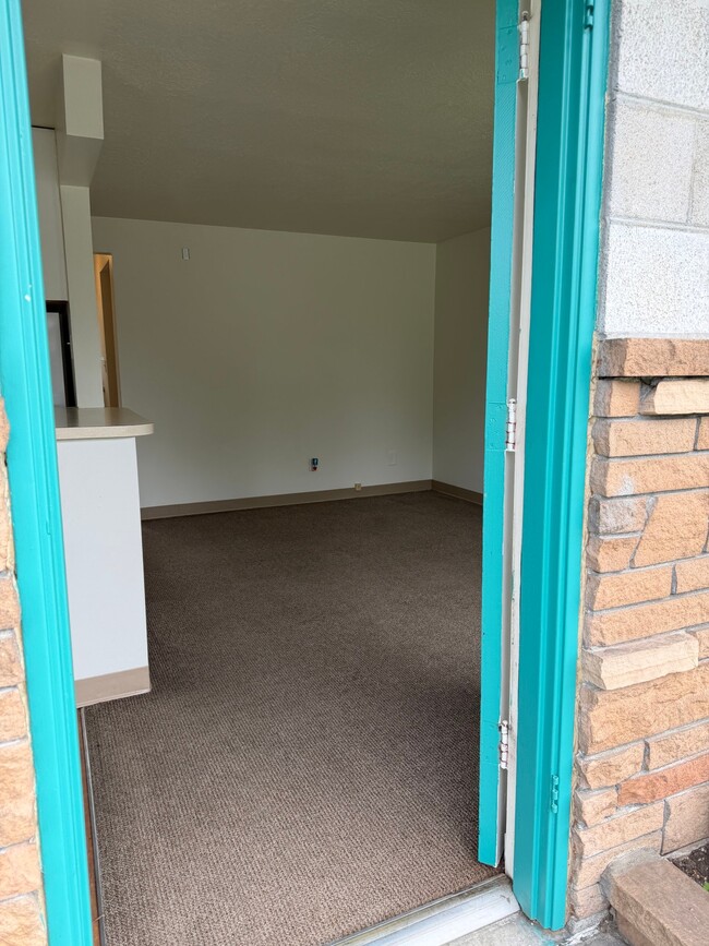 Foto del edificio - 100 Logan Ave S