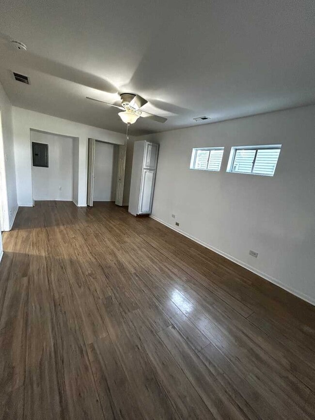 Foto del edificio - 344 Emery Ave