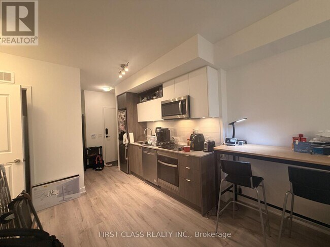 Building Photo - 100 Dalhousie St