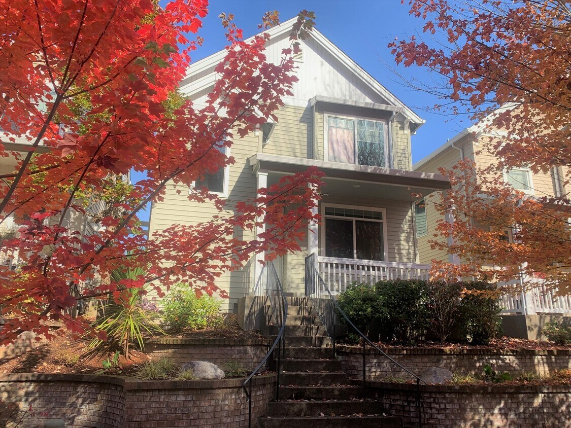 Foto principal - Gorgeous Grand Oaks Home across from the P...