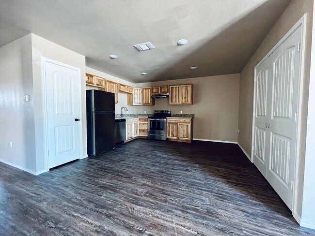 Building Photo - Modern 3-Bedroom, 2-Bathroom Home in North Lubbock
