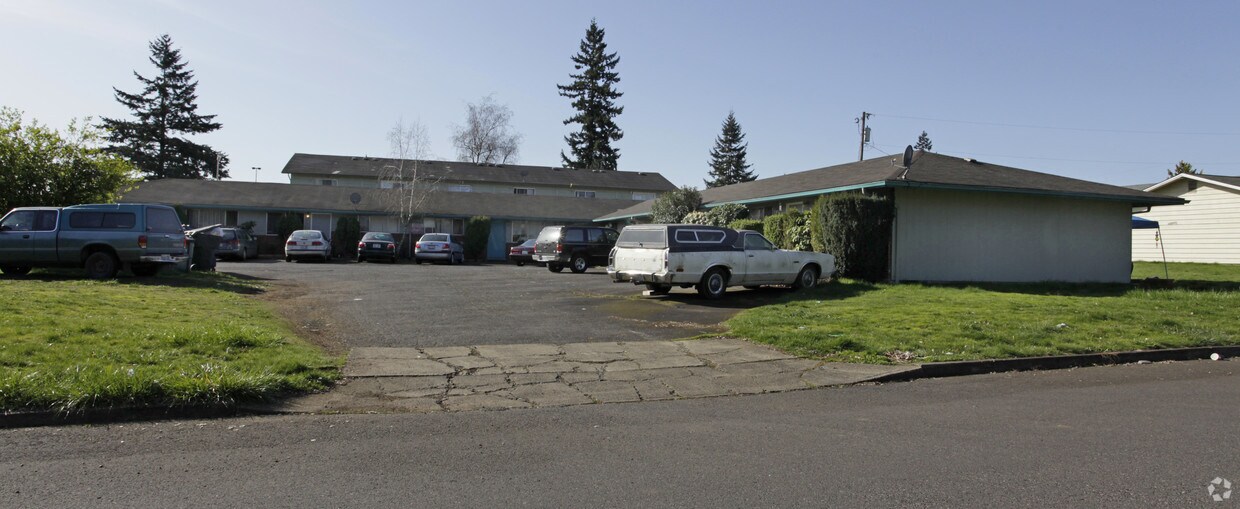 Primary Photo - 606-618 NE 108th Ave