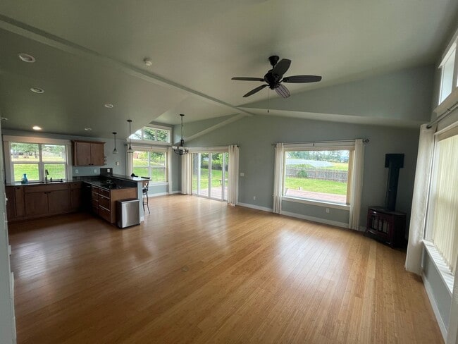 Foto del edificio - Beautiful 3 Bed 2 Bath on Guemes Island