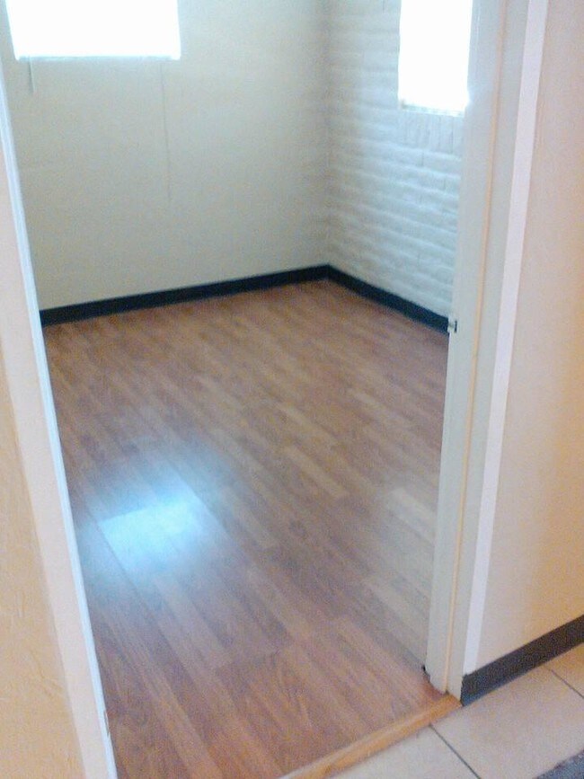 Building Photo - 1824 Buena Vista Dr SE