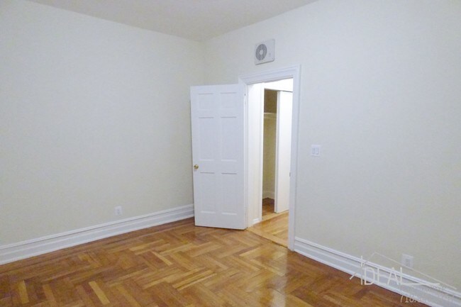 Building Photo - 417 Troy Ave
