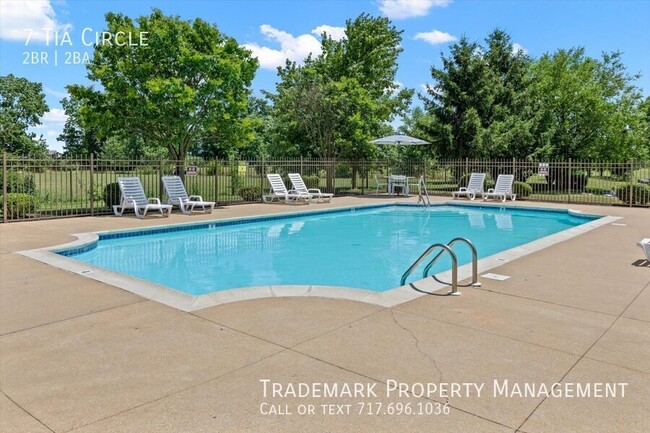 Building Photo - Spacious Town Home