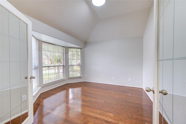 Building Photo - 2608 Shady Springs Ct
