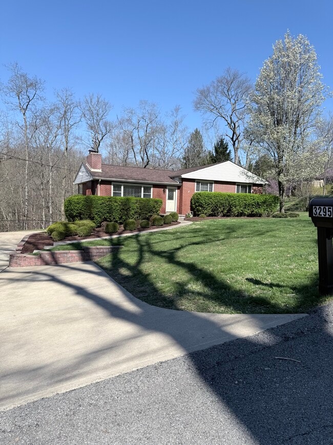 Building Photo - 3295 Woodhaven Dr