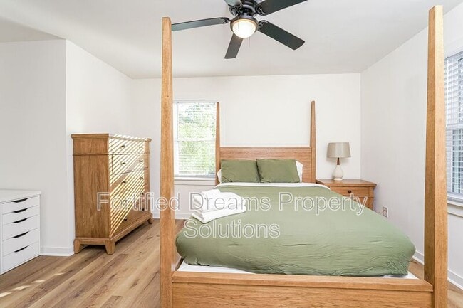 Foto del edificio - 2422 Queen St