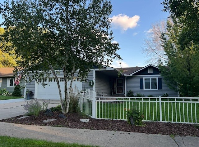 Primary Photo - 510 Chalet Dr NW