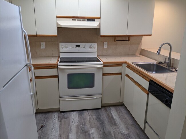 Foto del edificio - Ground Floor 1 Bedroom 1 Bath Screen Porch...
