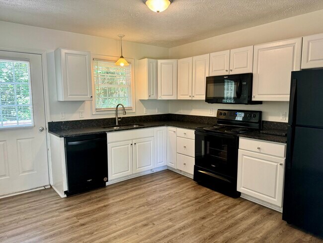 Comer en la cocina - 4907 Sycamore Pl