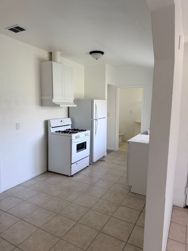 Building Photo - 15722 Larch Ave