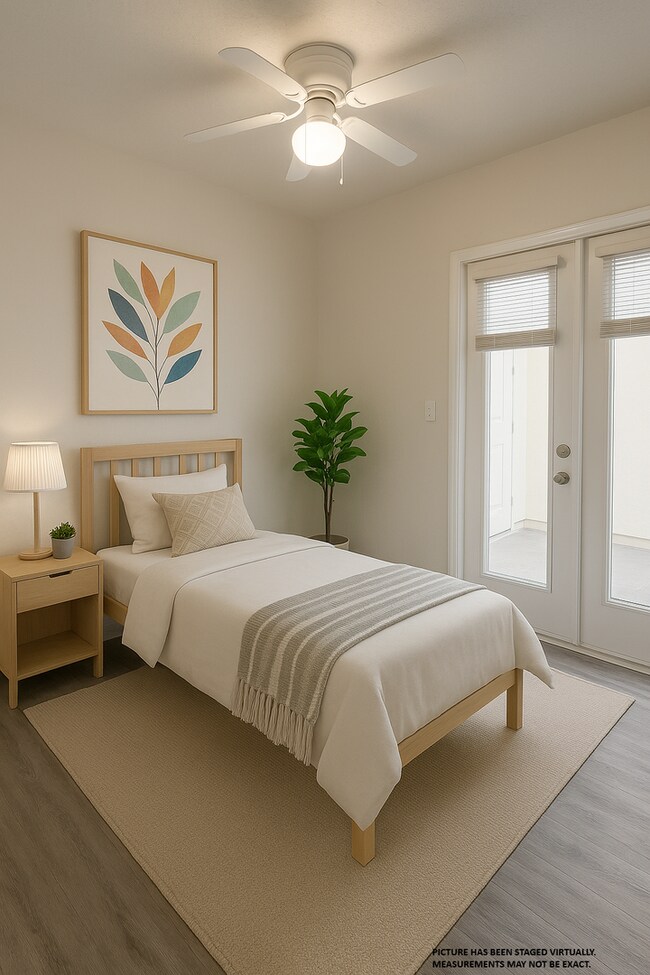 Foto del edificio - 2x2 Conveniently located. Large open concept, bright and updated: 1075 square feet.