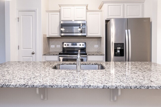 Foto del edificio - GREAT 2 Bedroom Townhome Regent Park - AUGUST MOVE IN SPECIAL