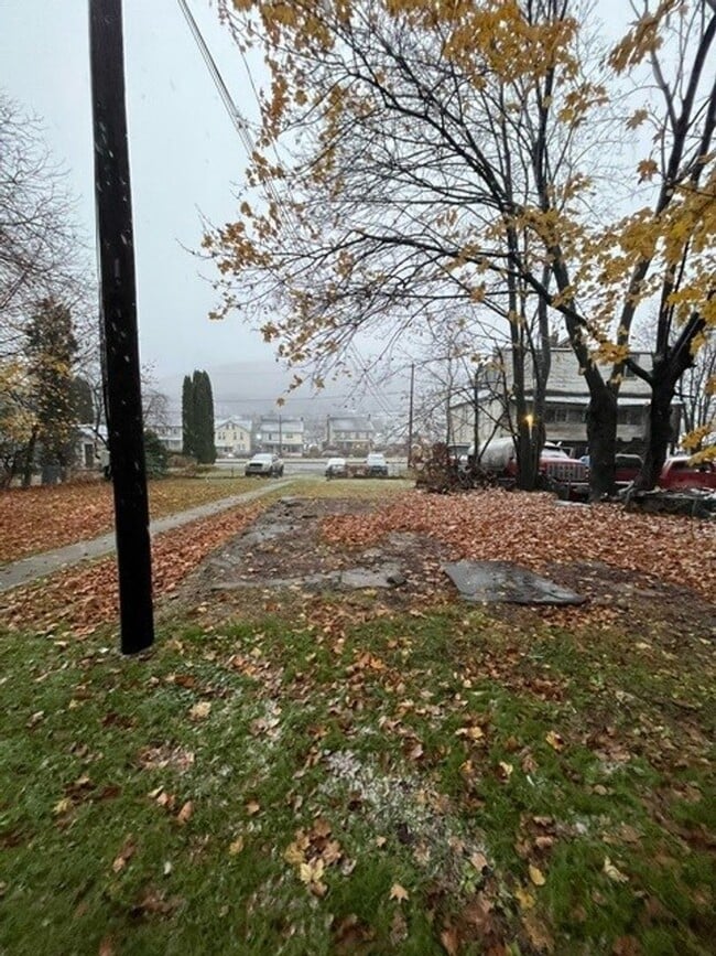 Building Photo - 2 Bedroom 1 Bathroom