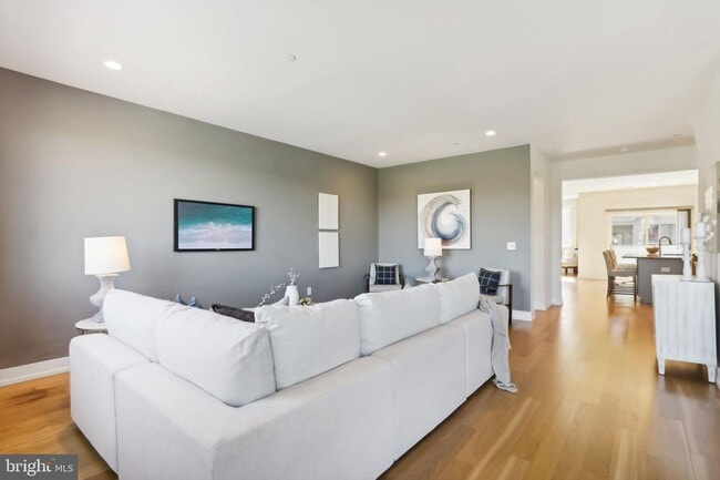 Building Photo - 506 Lakeview Ct