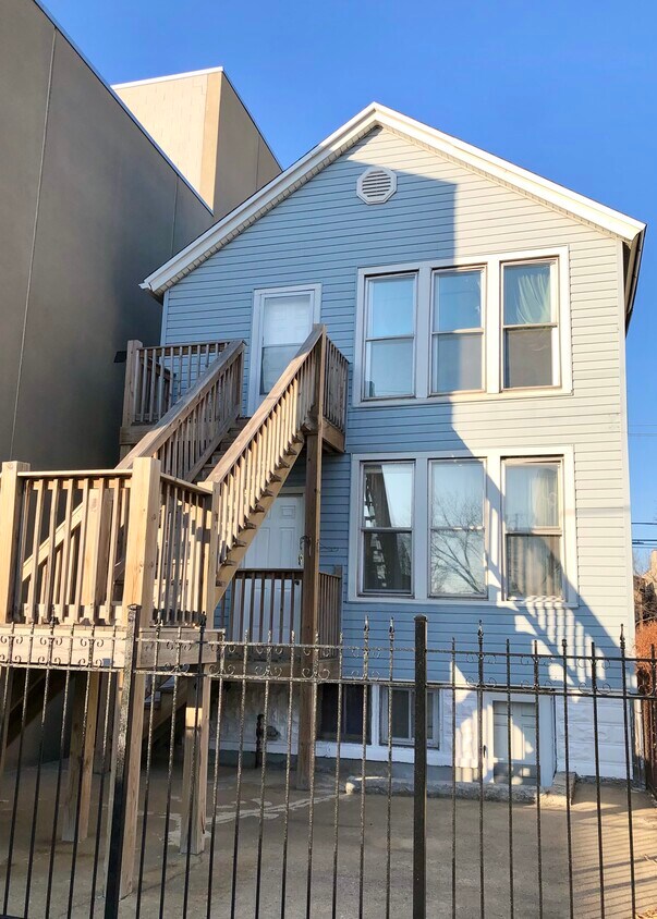 Primary Photo - 2050 W Grand Ave