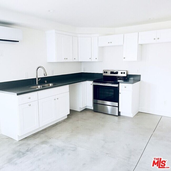 Foto del edificio - 11839 1/2 Runnymede St