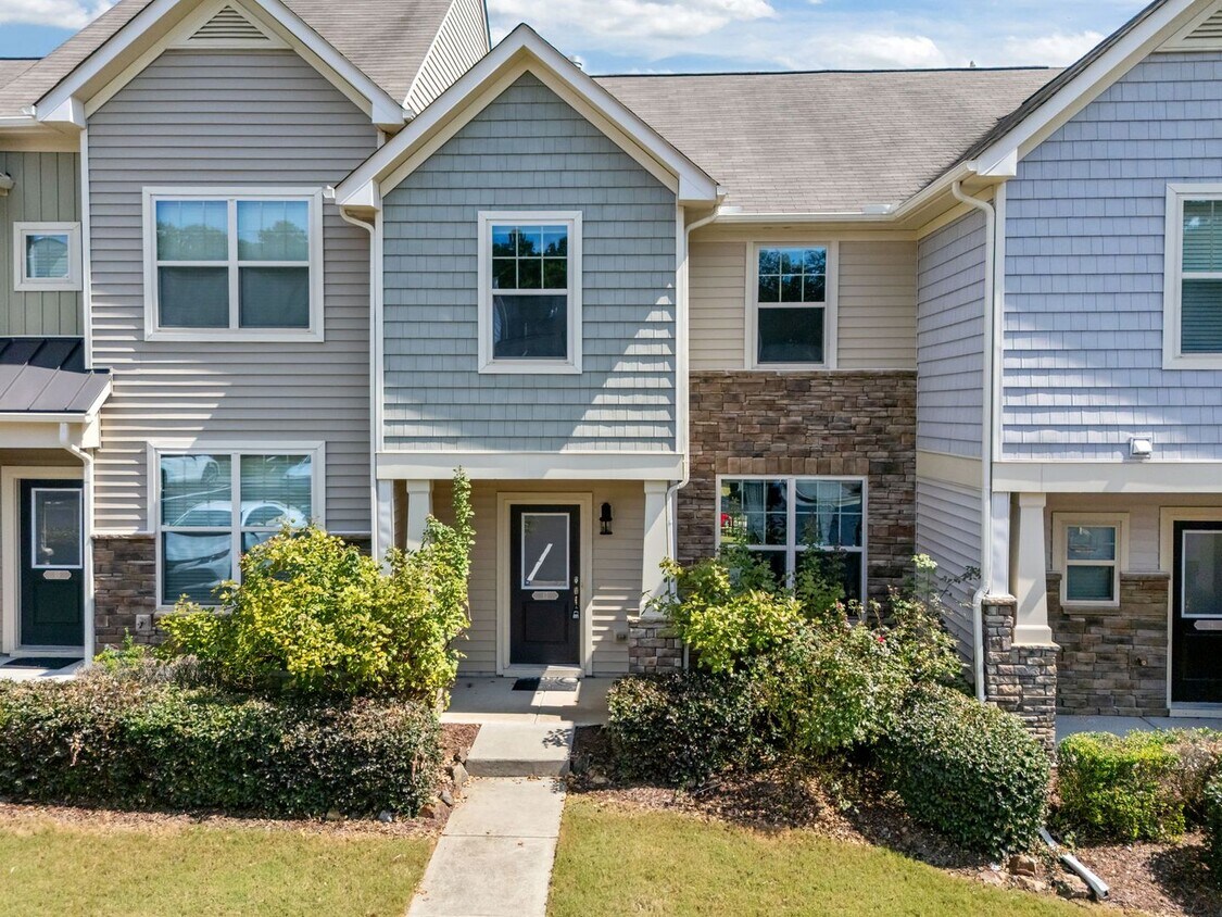Foto principal - Modern 3-Bed Townhome in Thompson Ridge – ...