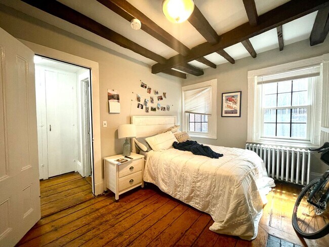 Building Photo - HOT BEACON HILL LISTING!!!!!!