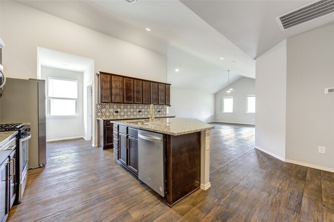 Building Photo - 20451 Green Mountain Dr