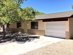 Building Photo - 2715 Lillie Ave