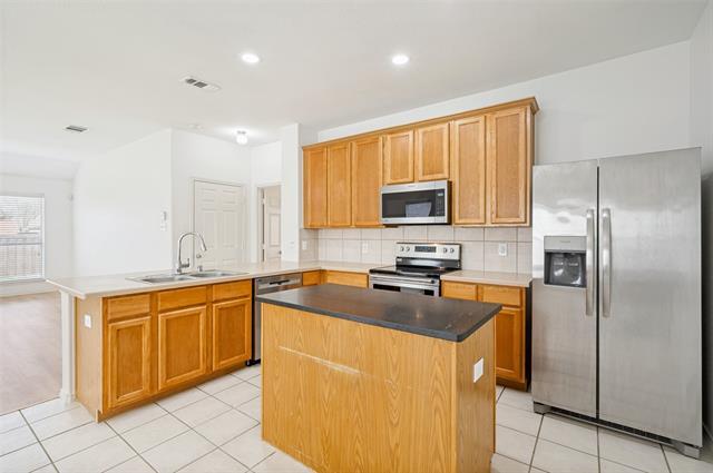 Building Photo - 13575 Valley Mills Dr