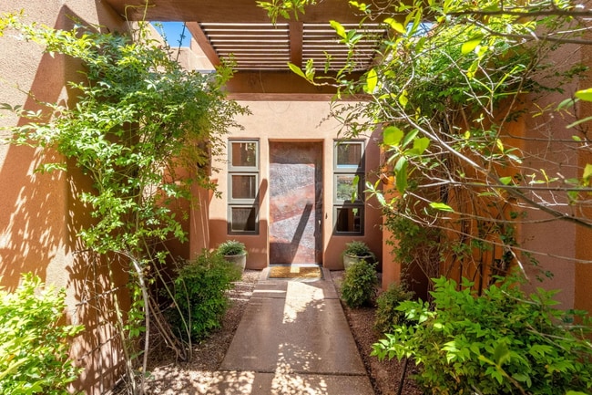 Lush Inner Courtyard—A Private Oasis - 1500 E Split Rock Dr