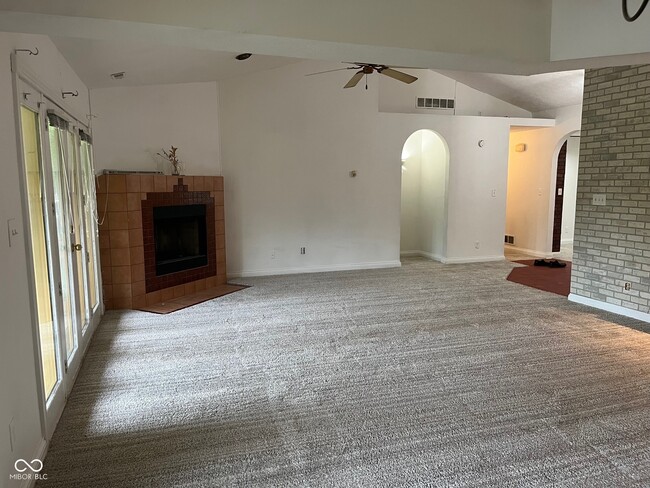 Building Photo - 2724 Granada Cir N