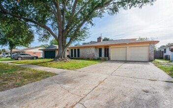 Building Photo - 9334 Golden Wood Ln