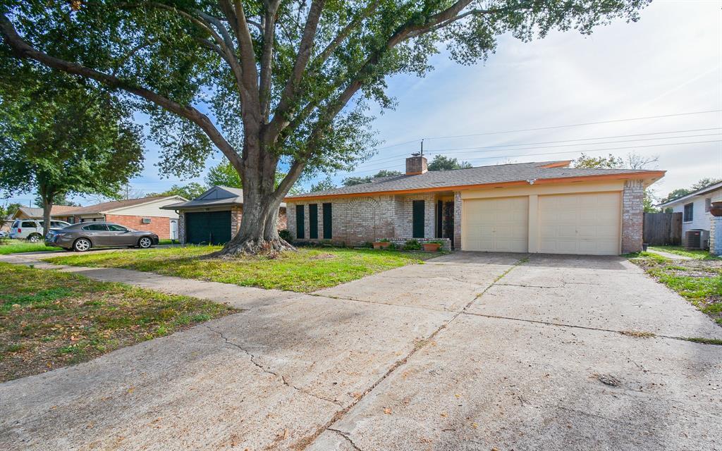 Foto principal - 9334 Golden Wood Ln