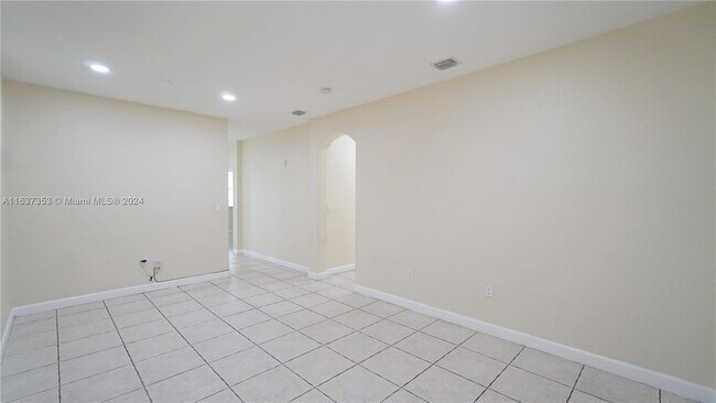 Foto del edificio - 1535 SE 26th St