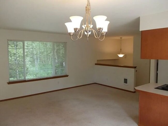 Building Photo - Spacious 3 Bedroom 2 Bathroom Duplex in Beautiful Bonney Lake!