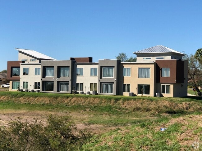 Building Photo - 305 Palm Shores Dr