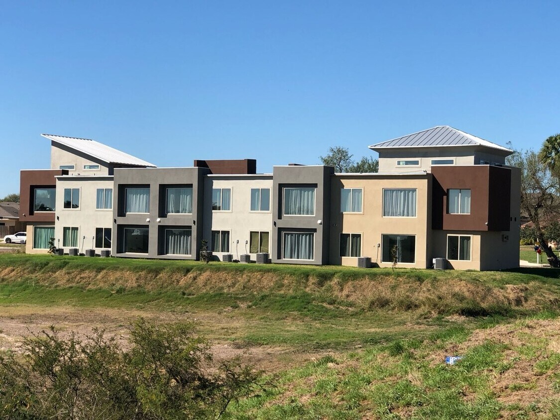 Foto principal - Lakeview Apartments