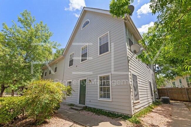 Foto del edificio - 2908 Whisper Oaks Ln