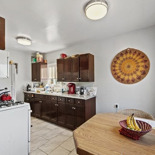 Interior Photo - 1855 Stanley Ave