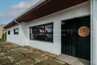 Building Photo - 105 W Walnut St