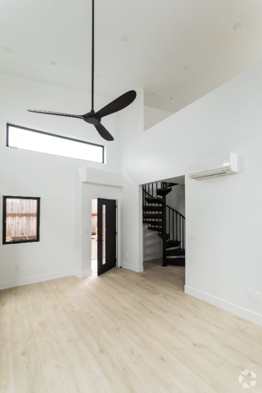 Building Photo - 137 Terrace Ave