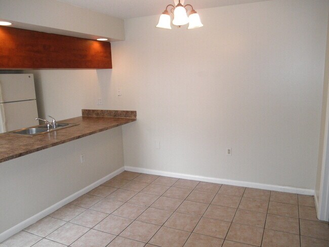 Building Photo - Waterside Luxury Townhomes
