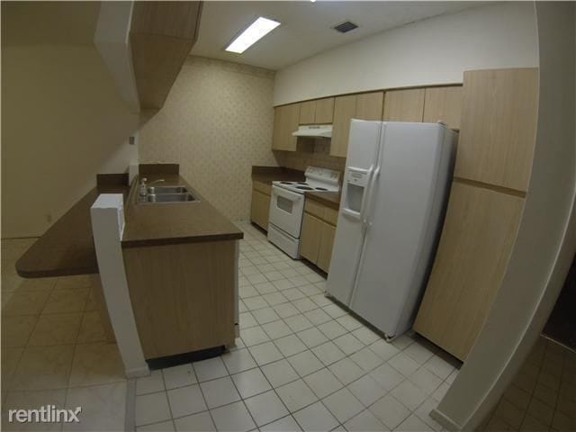 Building Photo - 3970 Circle Lake Dr