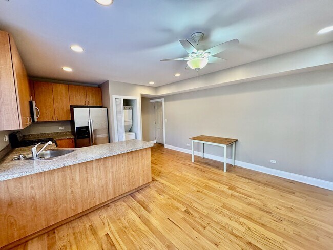 Foto del edificio - 3 Bedroom Apartment in Rogers Park
