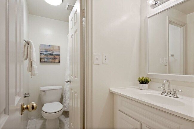 Foto del edificio - 2310 Ashmead Pl NW